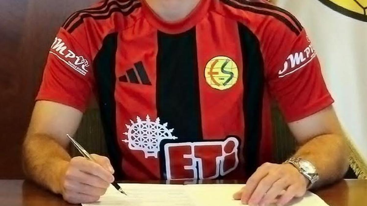 Eskişehirspor bir transferi daha bitirdi! 19 yaşındaki genç imzayı attı