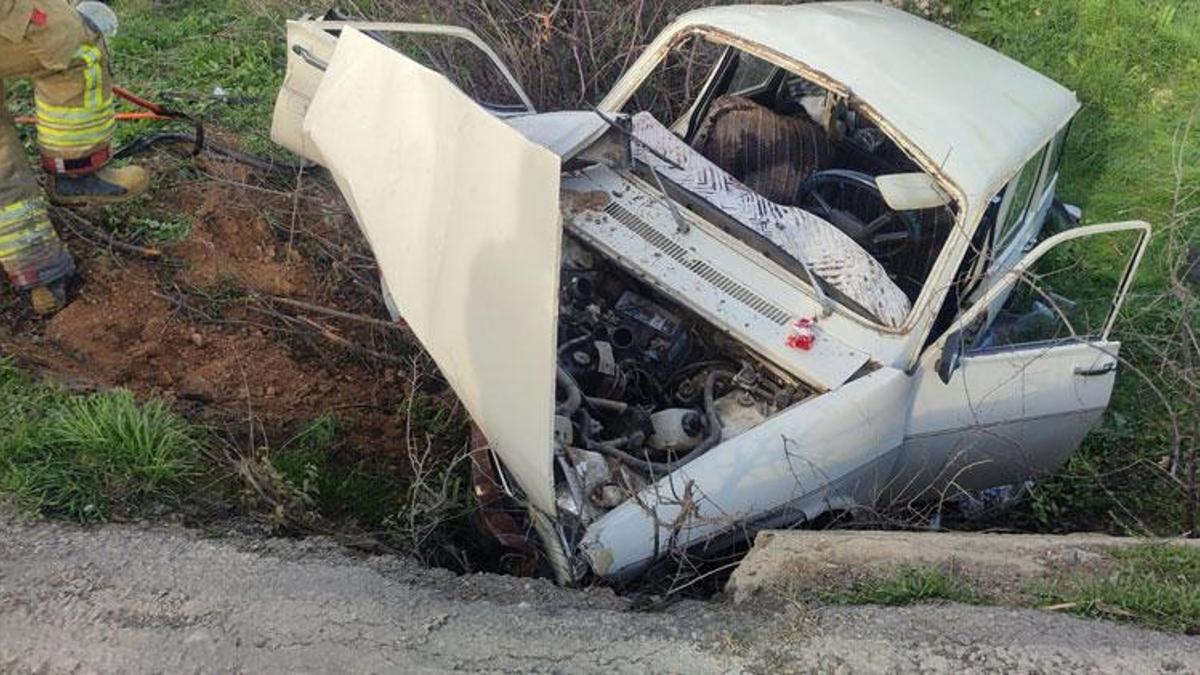 Manisa Kırkağaç’ta otomobil şarampole devrildi; 2 yaralı