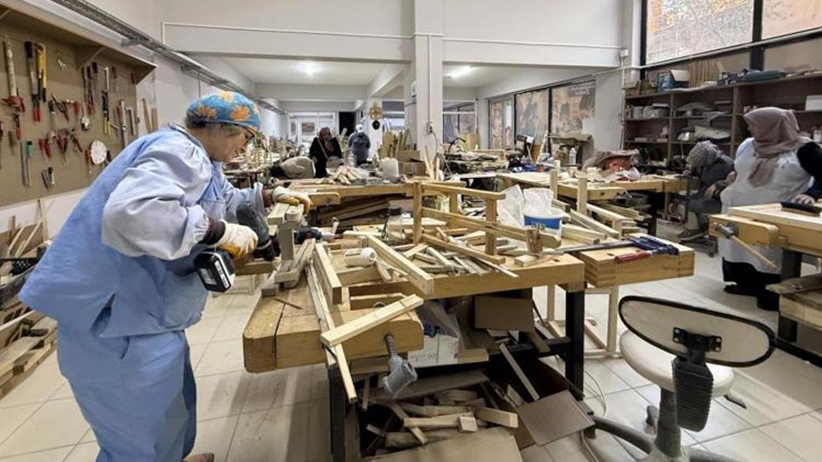 Çorumlu kadınlar üreterek güçleniyor! Hem öğreniyor hem para kazanıyorlar