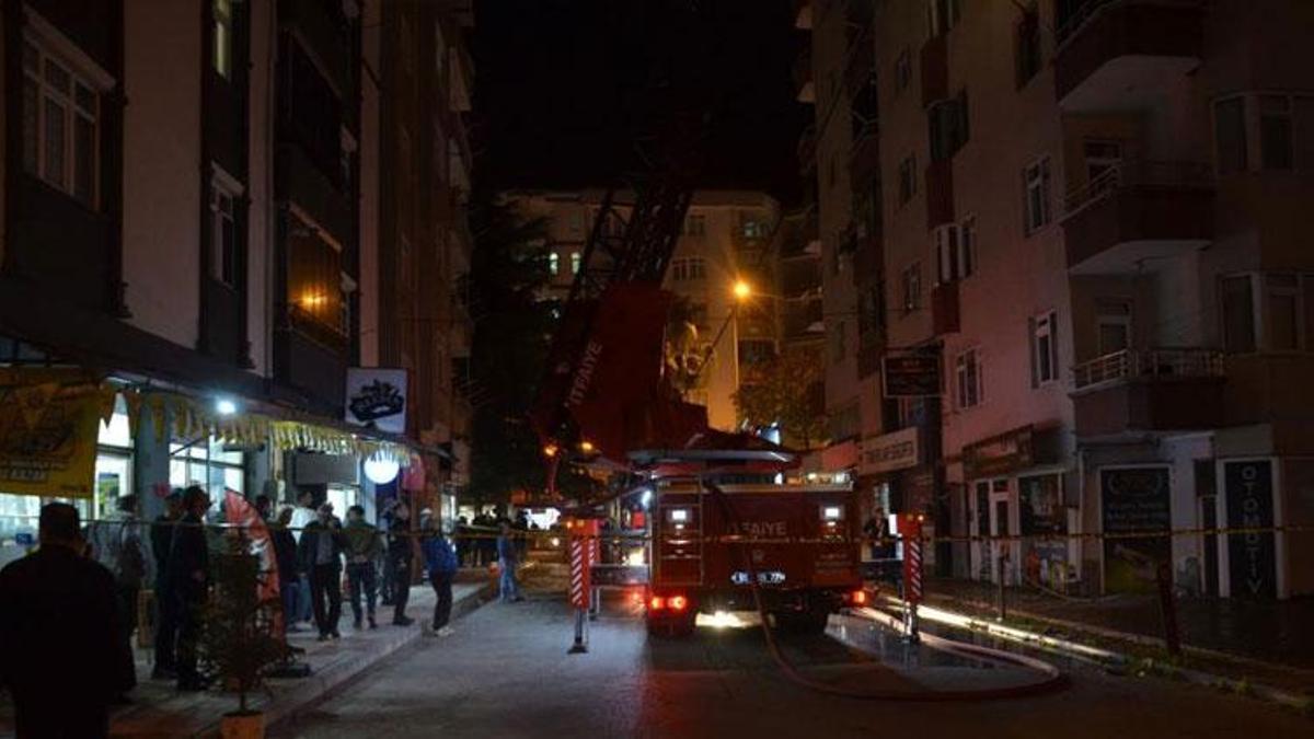 Samsun Bafra'da 7 katlı binanın çatısında yangın