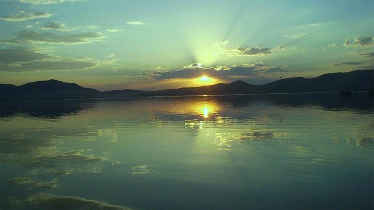 Hazar Gölü ve Hazarbaba Dağı