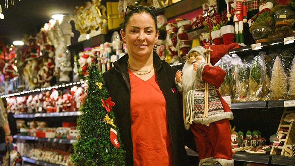 Antalya'da yılbaşı hazırlıkları başladı! Yılbaşı hazırlıkları başladı: Yapay çam ağacı ve süsleme maliyeti 20 bin lirayı buluyor!