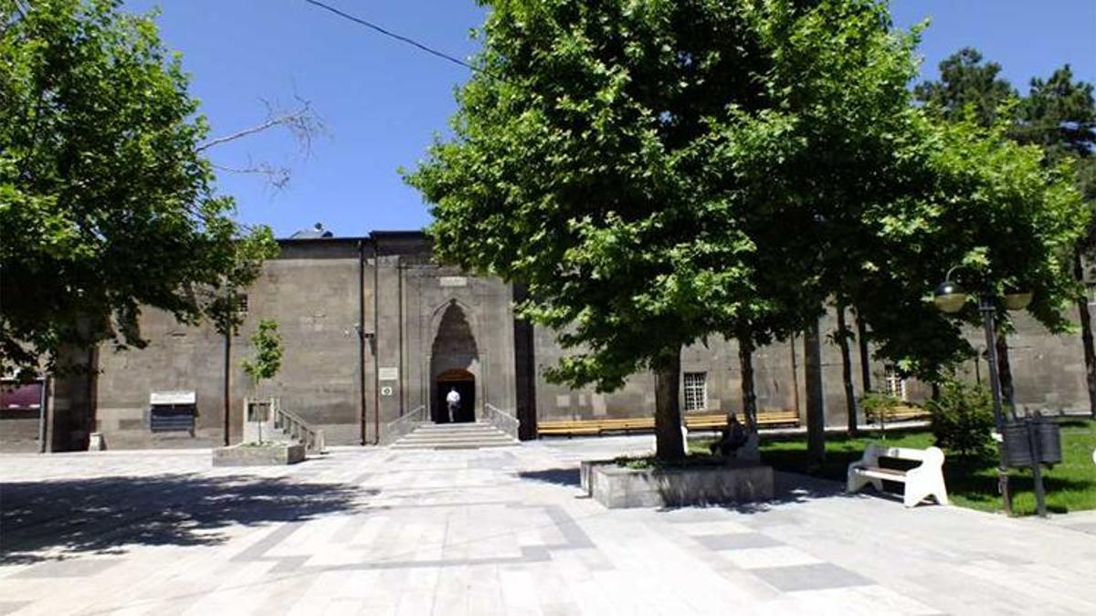 Hunat Hatun Külliyesi