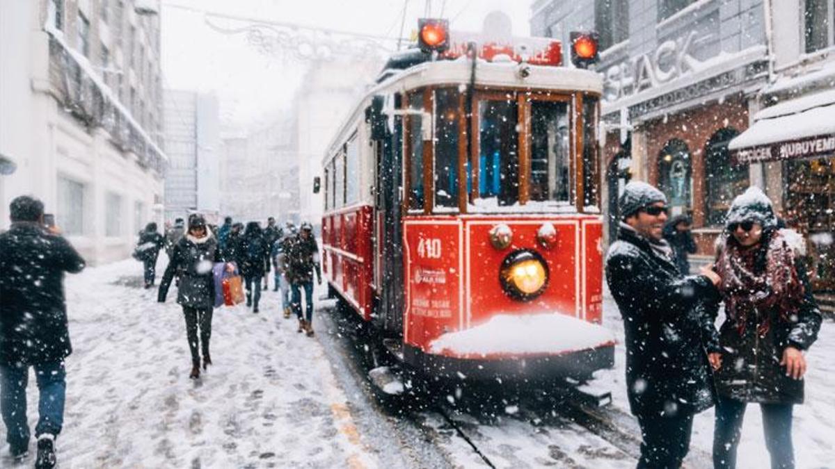 Meteoroloji son hava durumu raporuyla illeri uyardı! AKOM İstanbul’a kar yağışı için tarih verip açıkladı