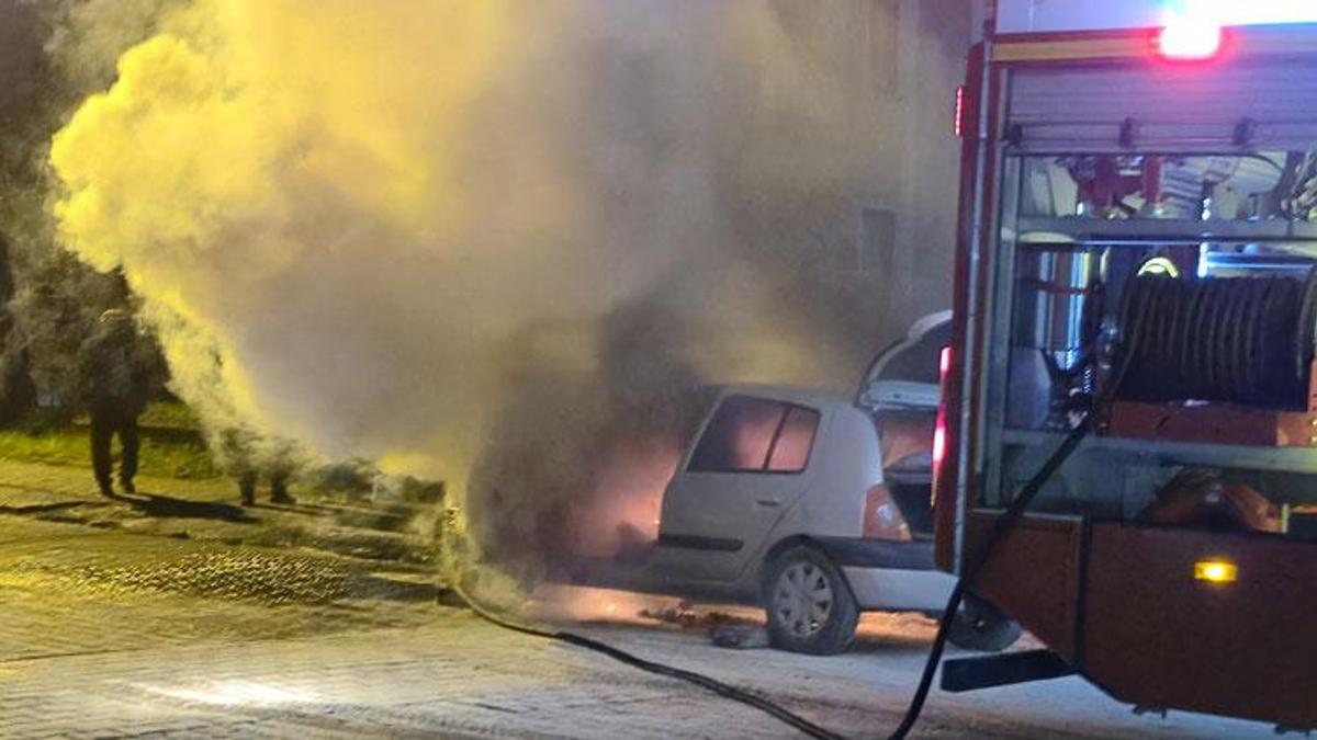 Bartın'da çalıştırdığı aracı bir anda alev aldı, sürücü son anda kurtuldu