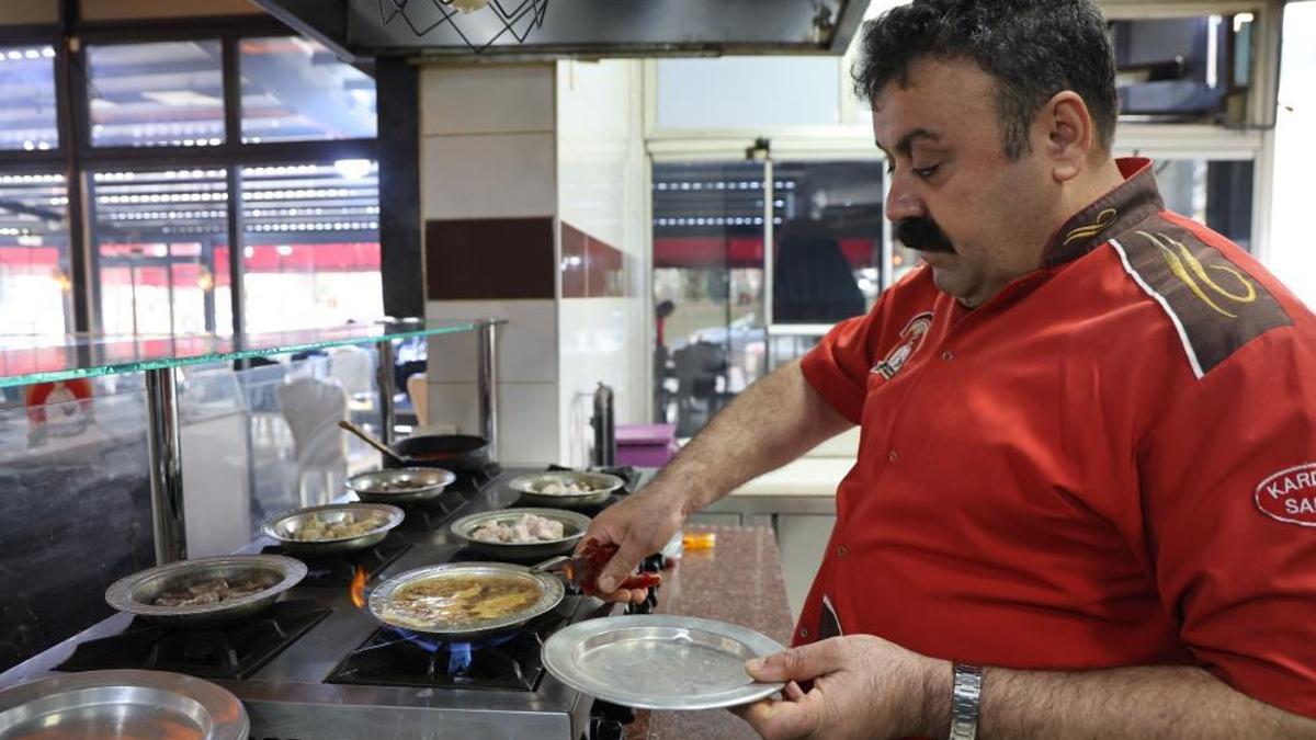 Elazığ'da havaların soğumasıyla doğal antibiyotik paçaya ilgi arttı