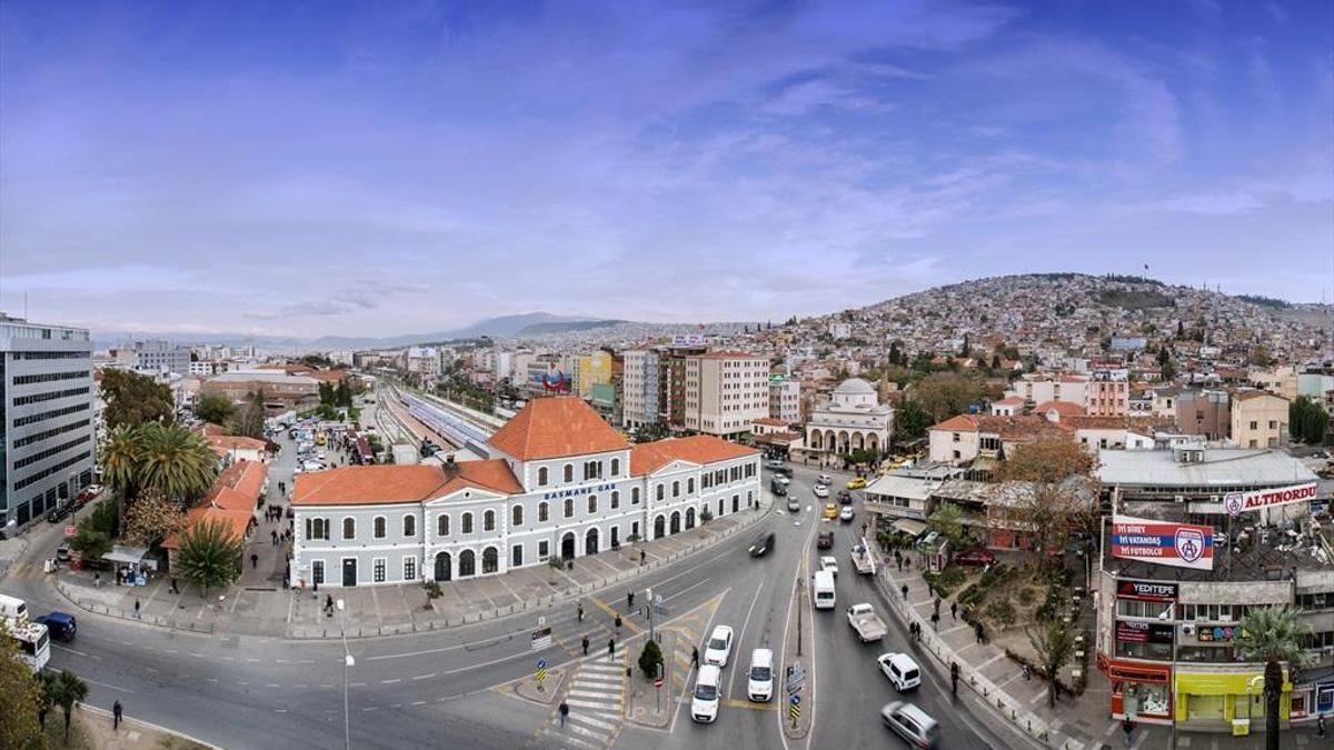İzmir'deki Tren Garları