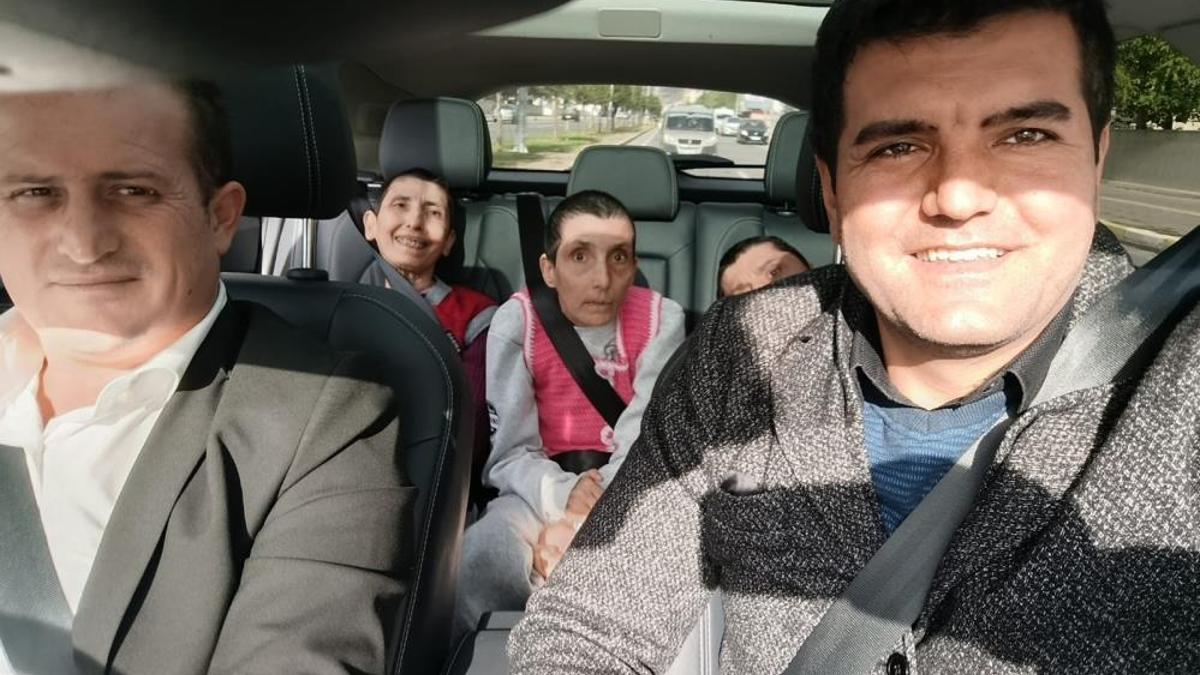 Sivas'ta yerli ve milli otomobile binmek isteyen üç engelli kardeşin isteği karşılıksız kalmadı