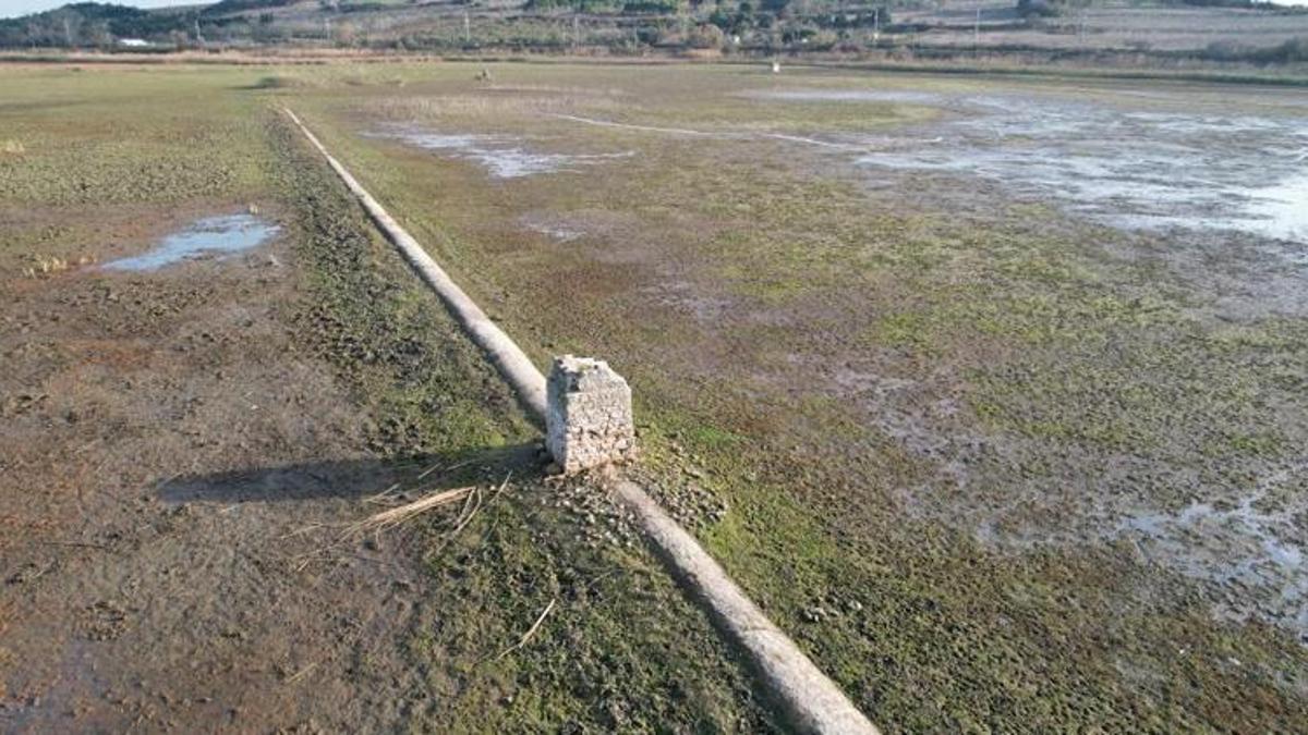 Terkos Gölü kuruyunca ortaya çıktı! Görenler şaşkı…