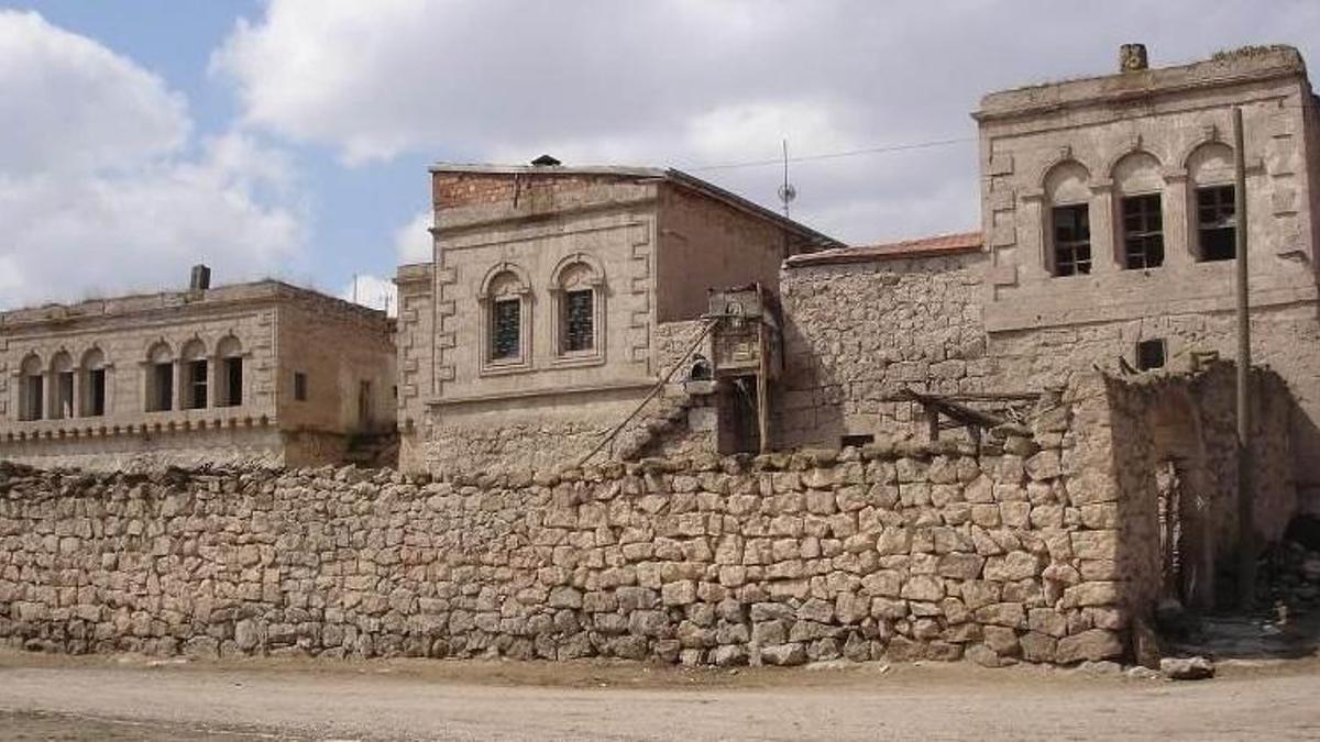 Demirci Taş Yokuşu ve Demirci Evleri