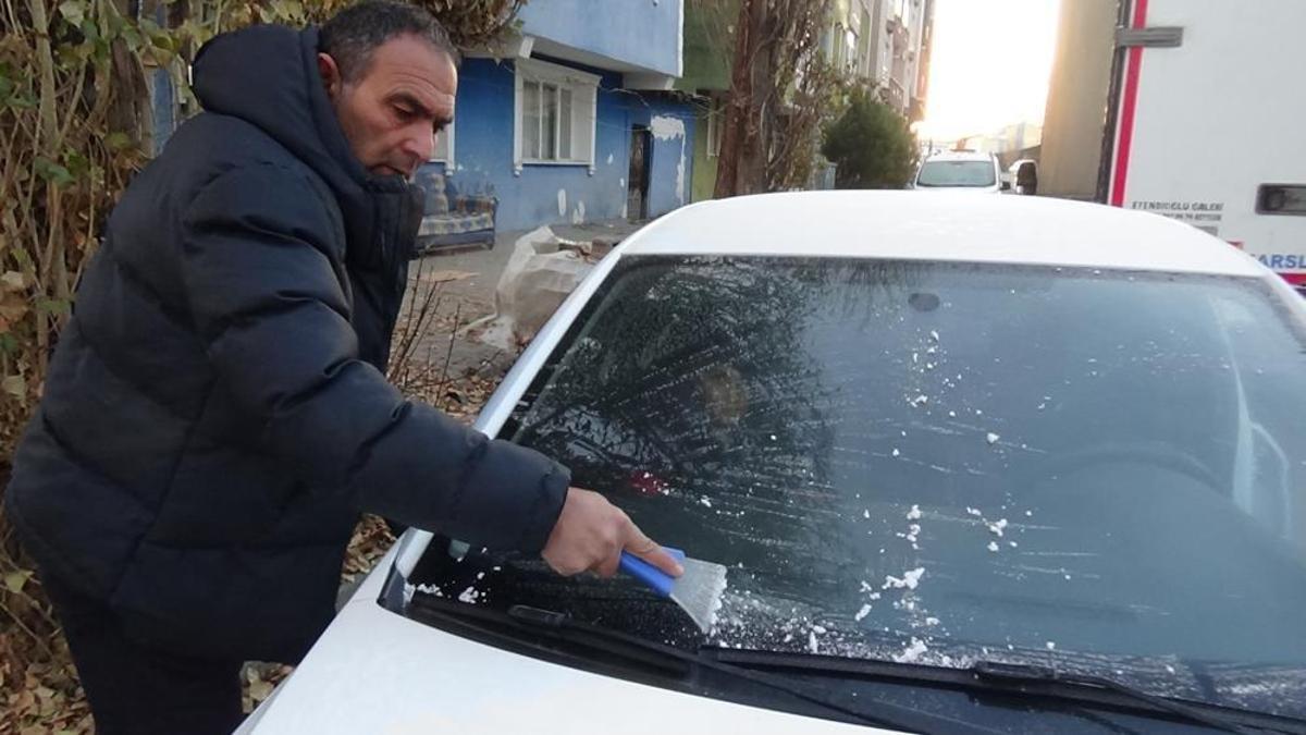 Kars buz kesti! Dondurucu soğuklar hayatı olumsuz etkiliyor