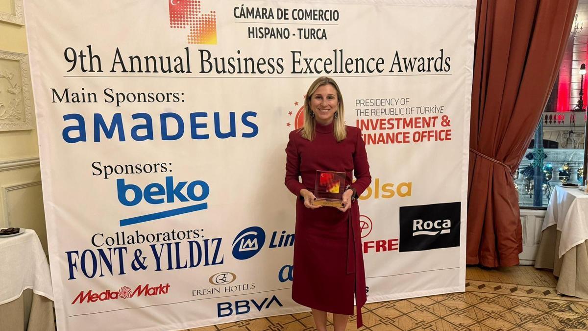 Ebru Özdemir’e İspanya’dan ‘Mesleki Liyakat Ödülü’