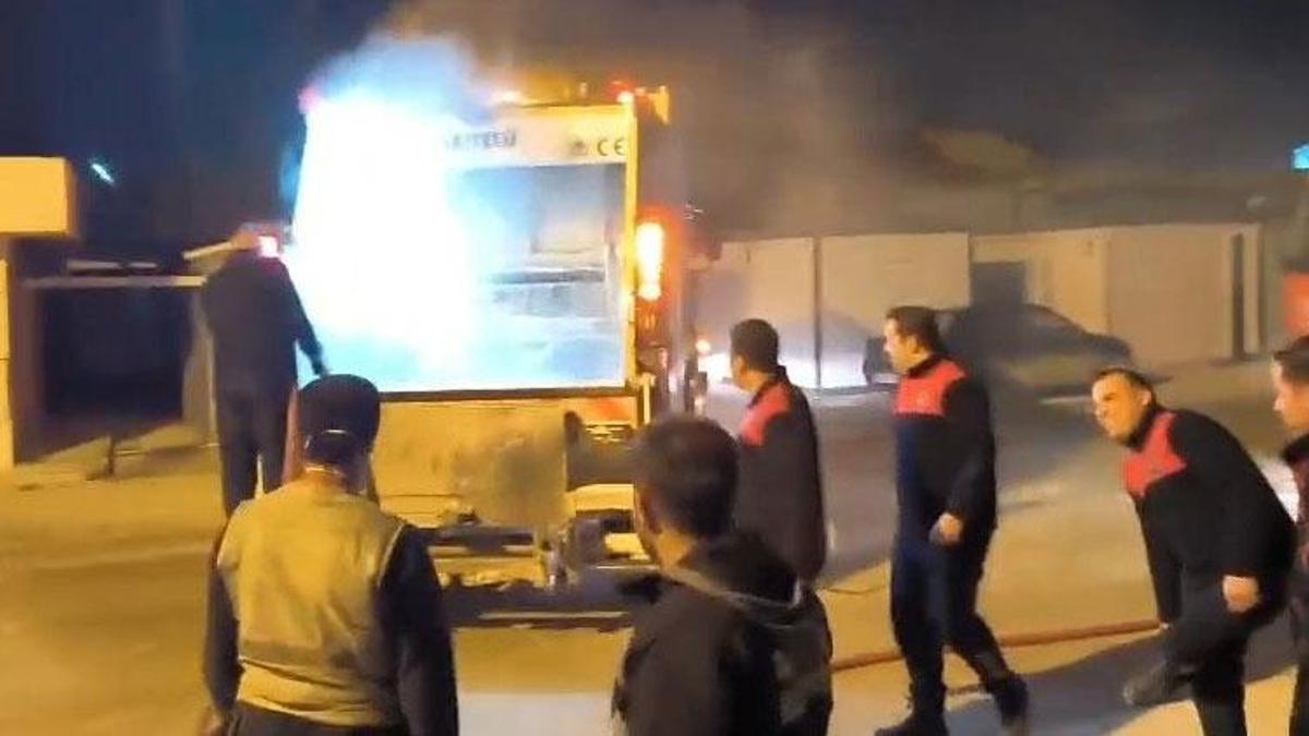 Antakya'da çöp toplama sırasında yanan kamyonunu itfaiyeye sürdü