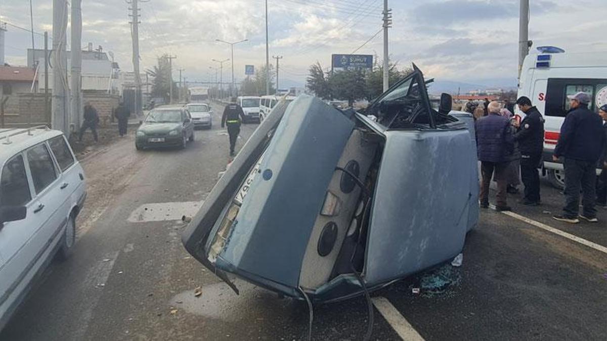 Afyonkarahisar Şuhut'ta iki otomobilin çarpıştığı kazada 7 kişi yaralandı