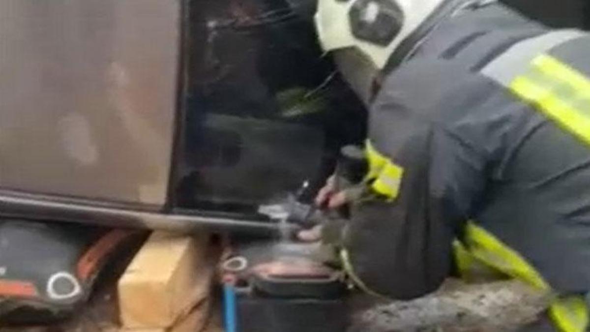 Batman'da takla atan otomobilde sıkışan 2 yaralıyı itfaiye kurtardı