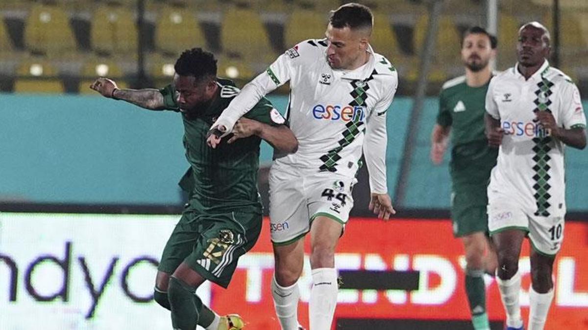 Esenler Erokspor - Sakaryaspor maçında 5 gol vardı