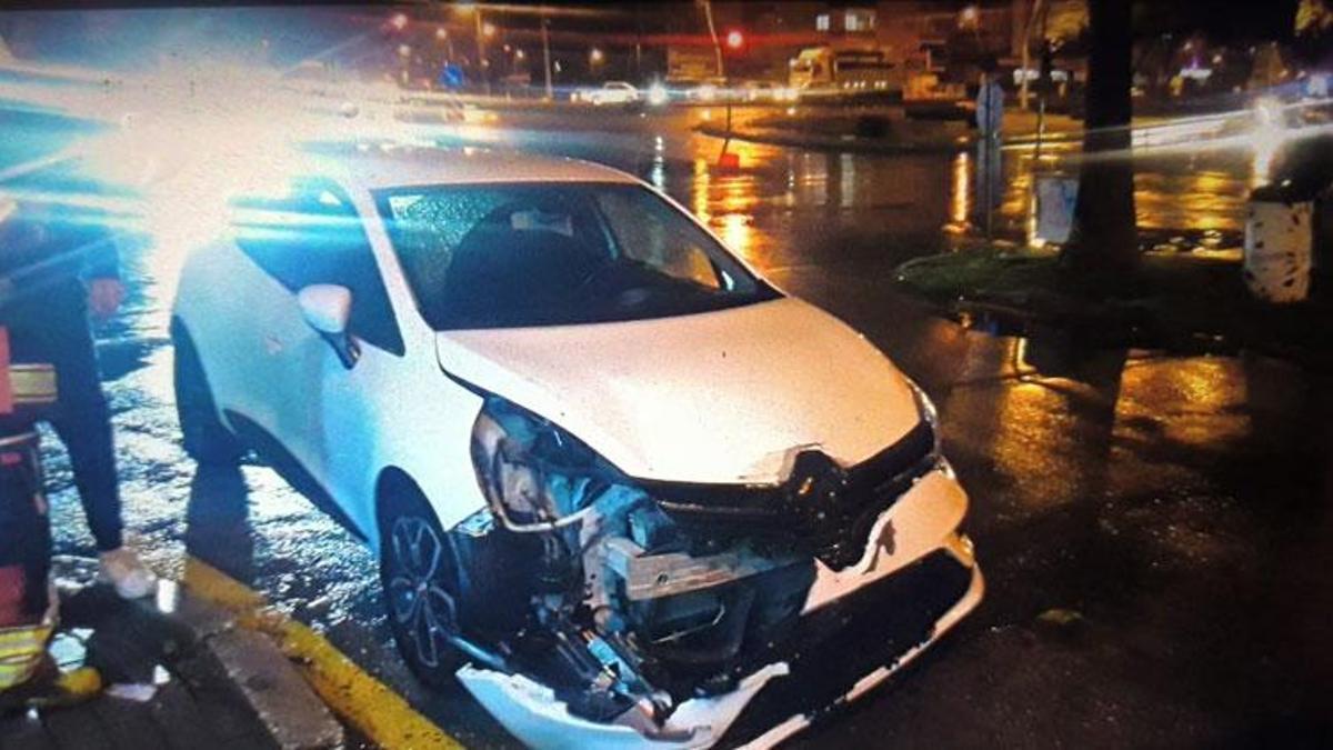 Mersin'de otomobiller çarpıştı: 2 yaralı