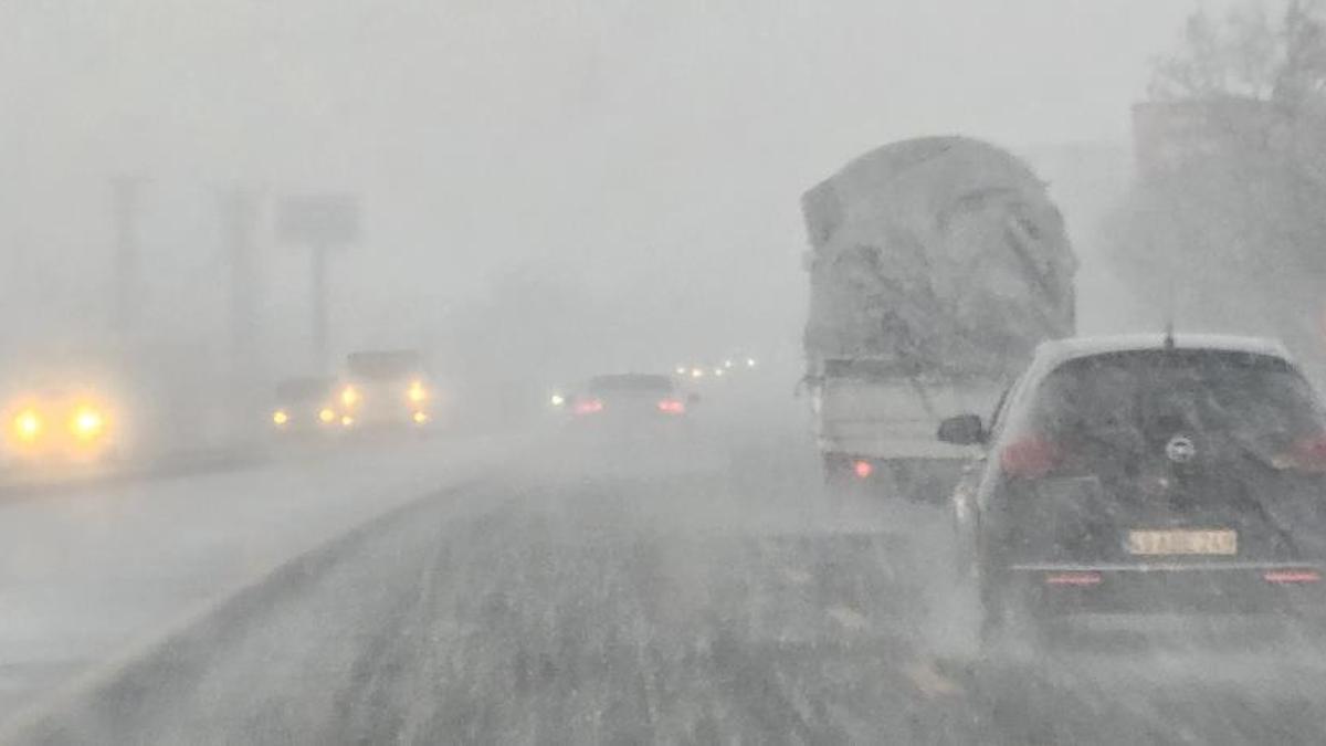 Bitlis'te kar yağışı! Hayatı felç etti