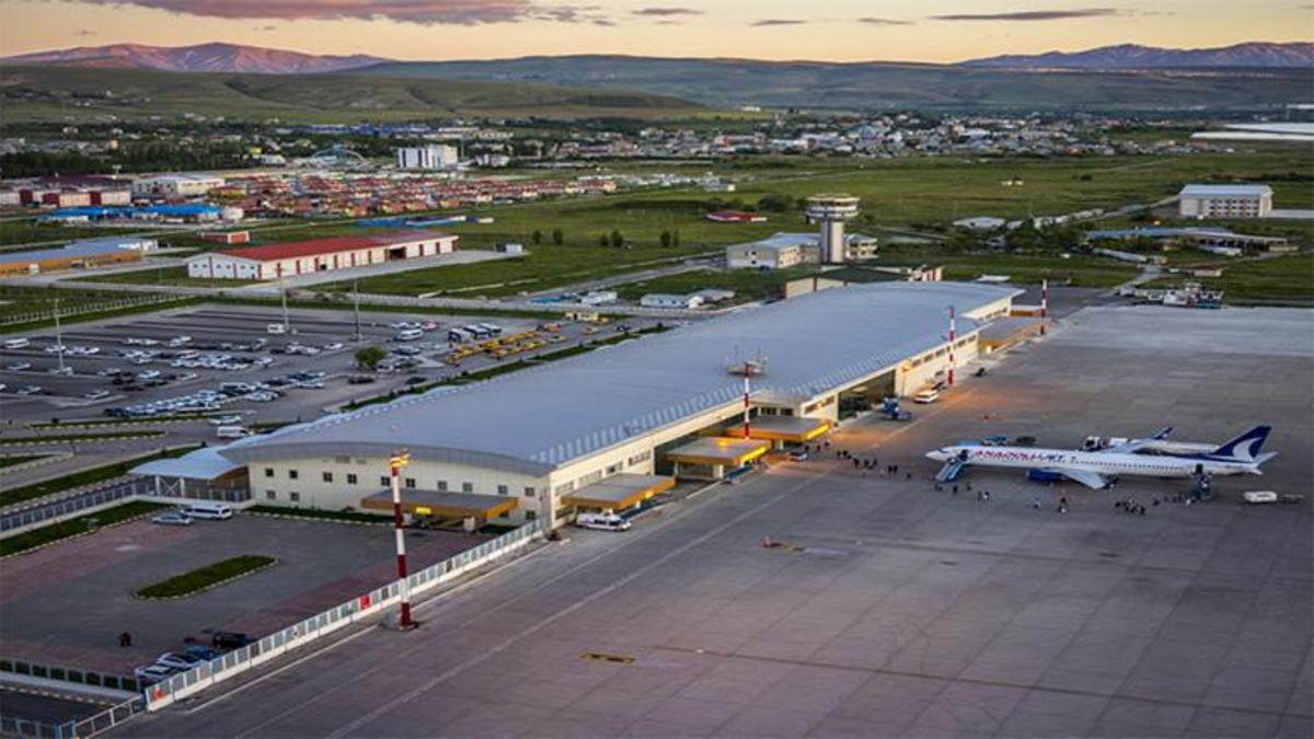 Pist kapalı kaldı, yolcu sayısı zirveden dibe düştü