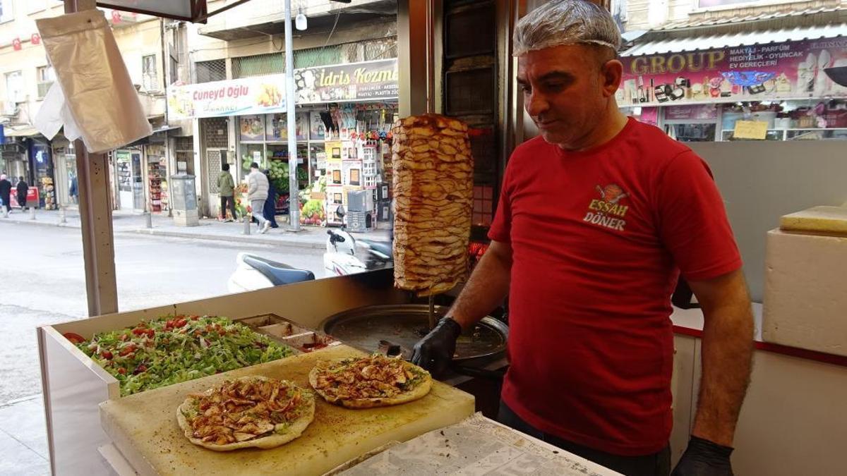 Döner 30 liraya düştü! Enflasyona inat etti, fiyatları aşağı çekti