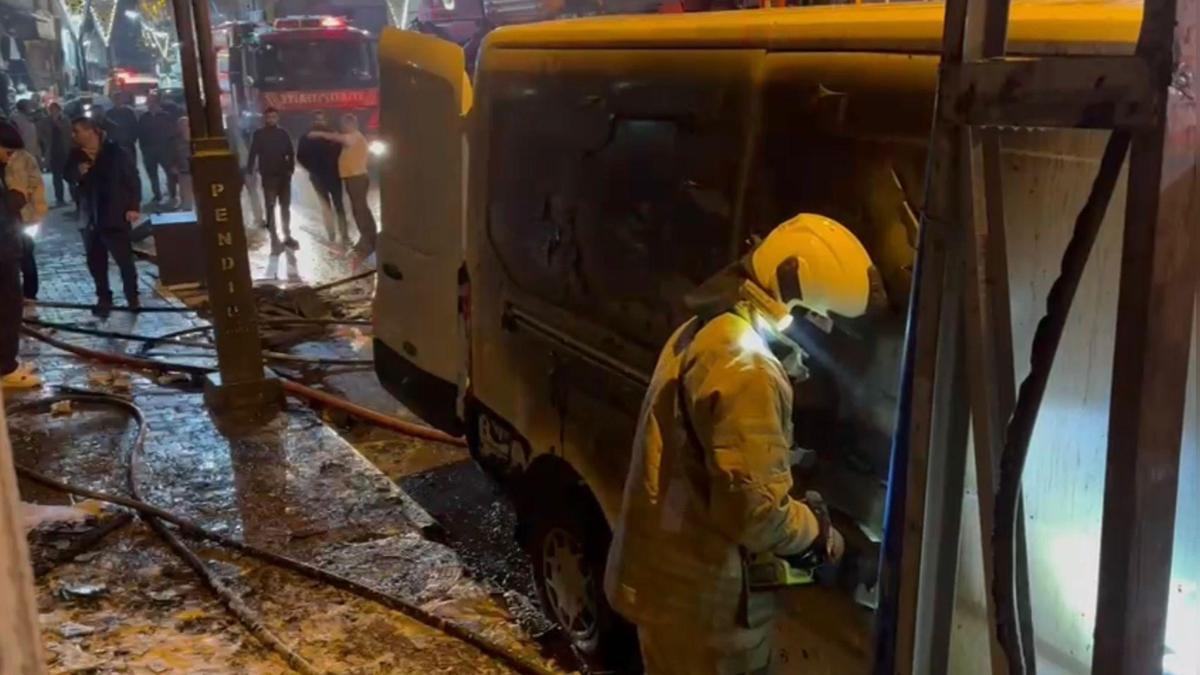 İstanbul - Pendik’te tekstil atölyesinde çıkan yangın söndürüldü