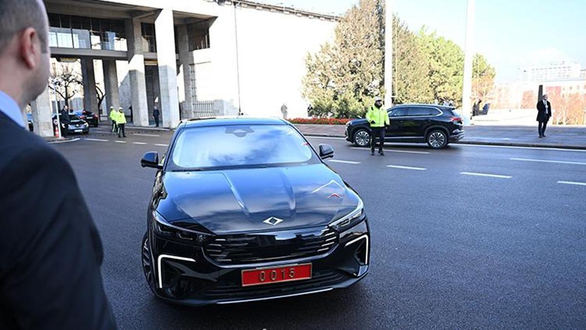 Bakan Kacır, bütçe görüşmelerine Togg T10F ile geldi, T10X’ler eşlik etti