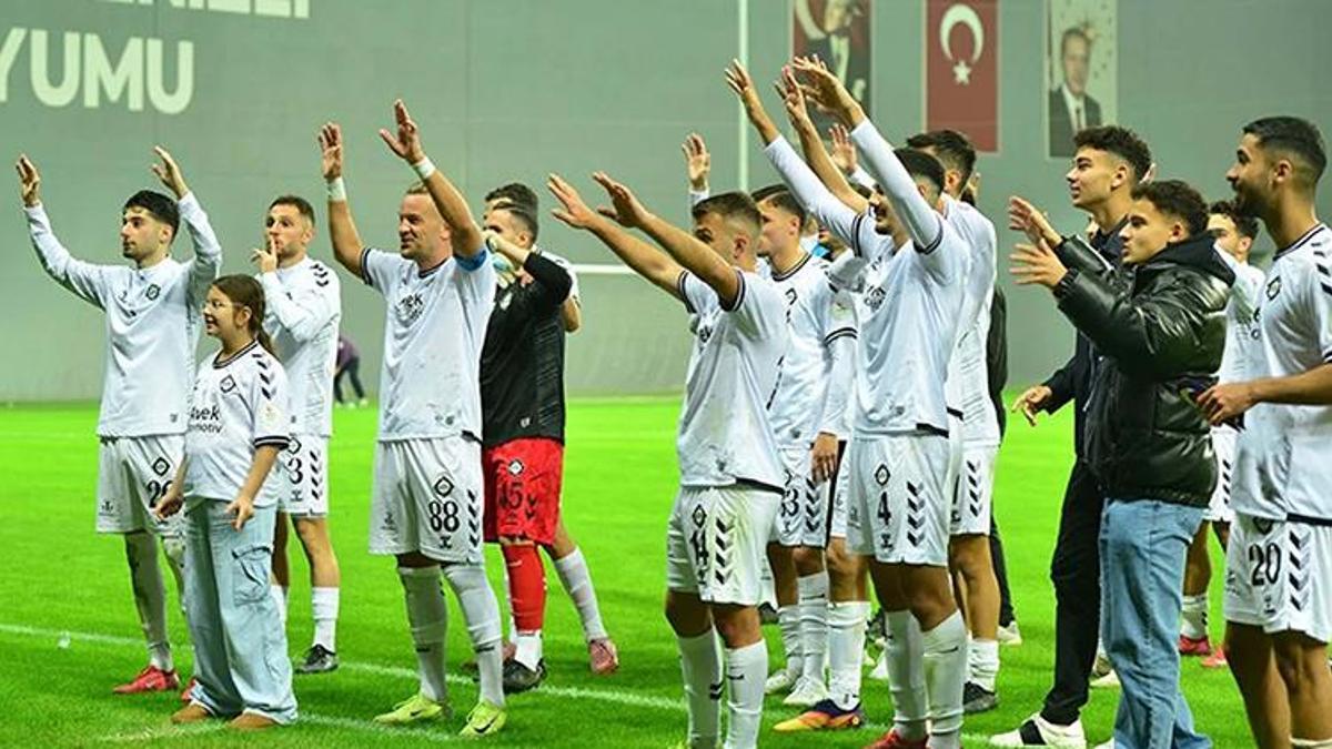 Altay, İzmir Çoruhlu FK'ya bileniyor