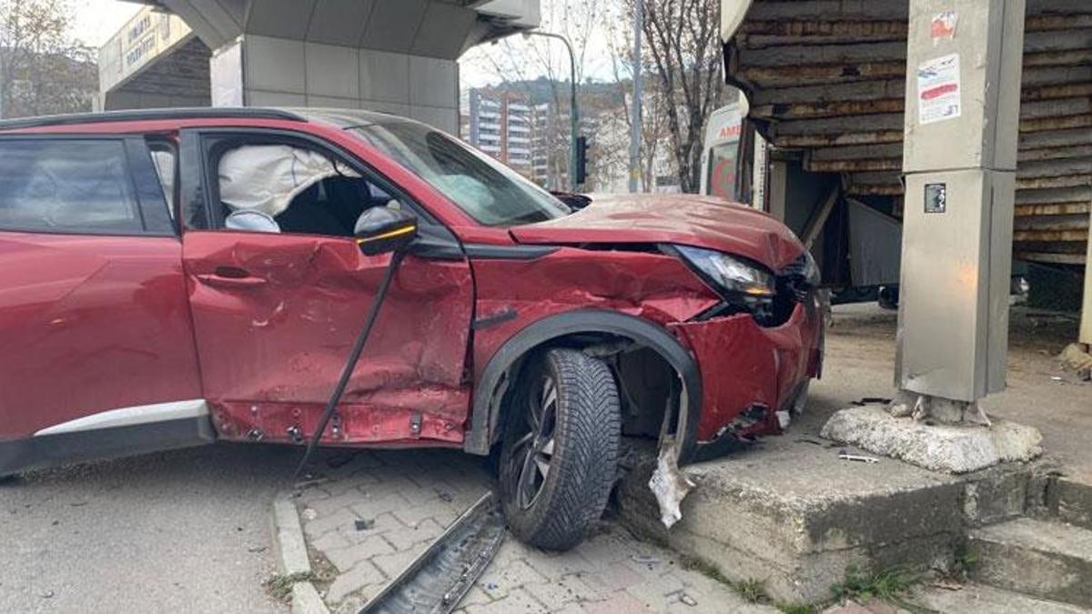 Mudanya'da kavşakta feci kaza: 5 yaralı