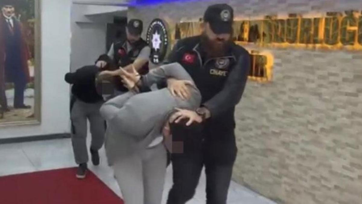 'Ses' araması korkunç cinayeti aydınlattı: Anne, baba ve ağabeyini öldürüp intihar süsü verdi