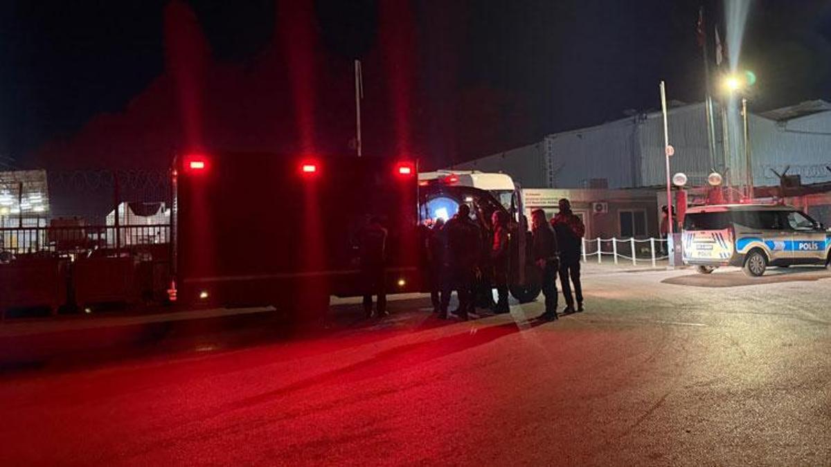 İzmir'de tırdan sızan kimyasal maddeden etkilenen 5 kişi hastanelik oldu