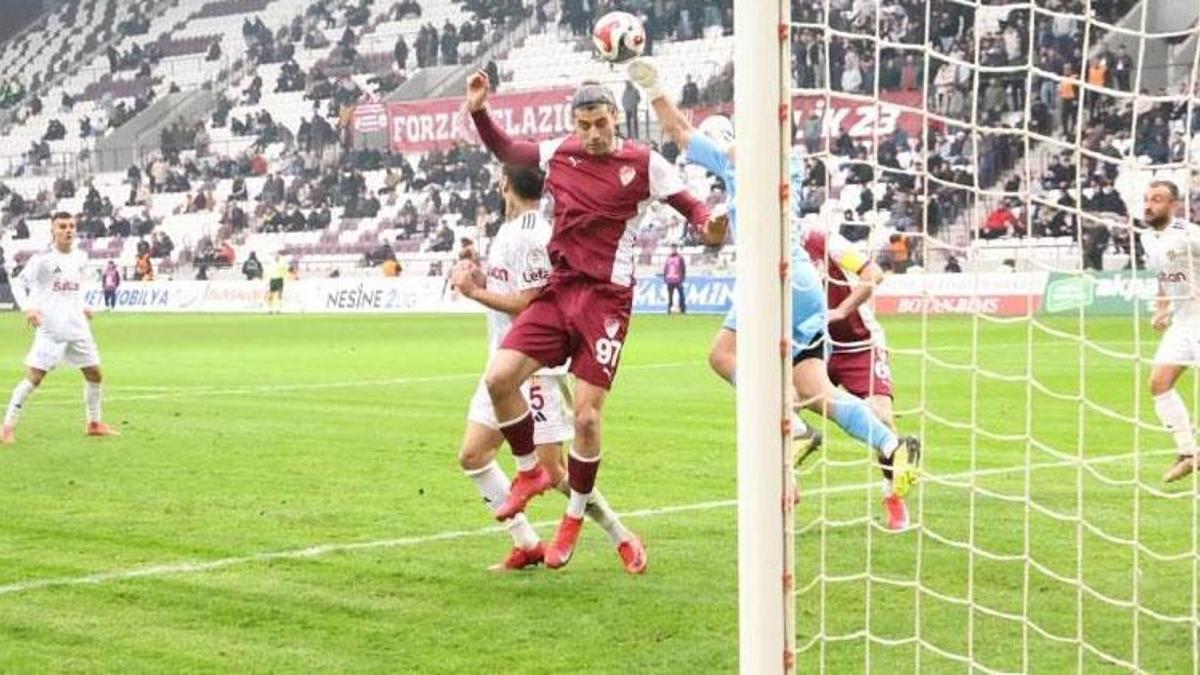 Elazığspor - İnegölspor maçında gol yağmuru vardı