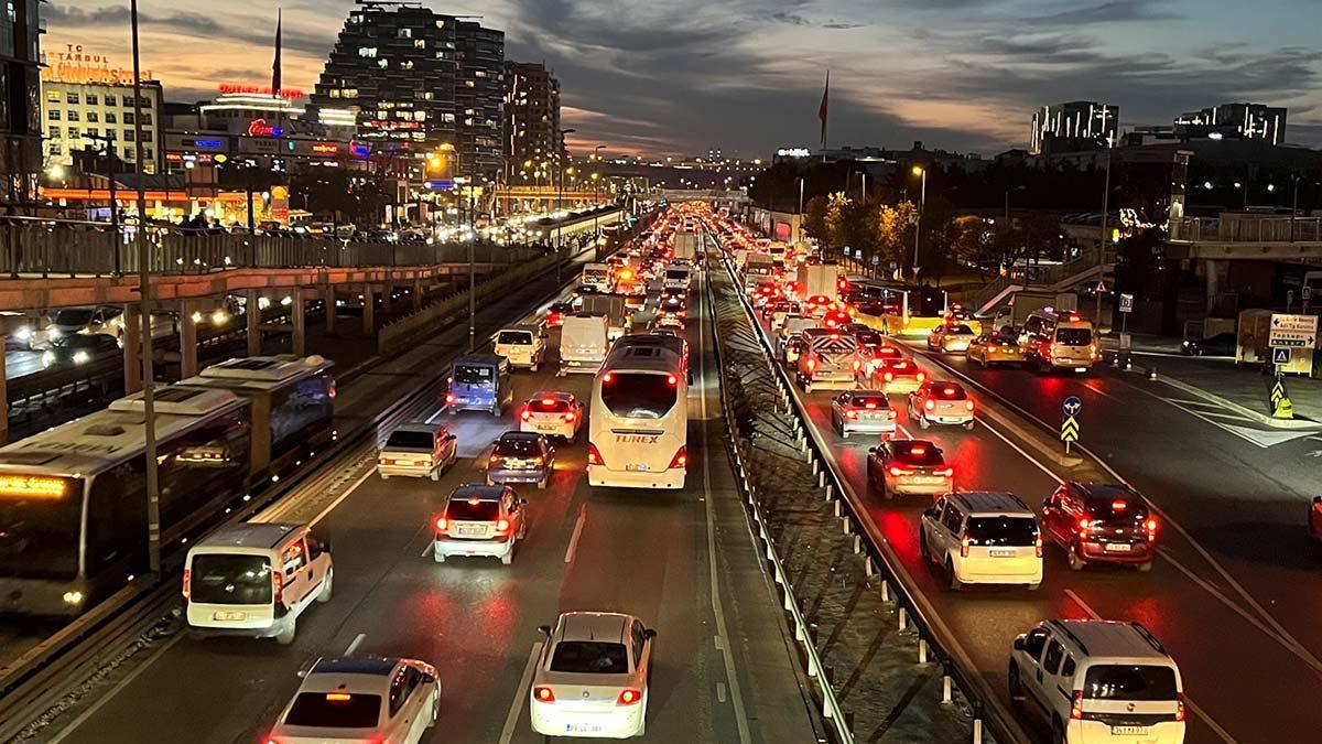 Dünya birincisi Türkiye'den! Trafik raporunda zirve şaşırtmadı ama süreler korkuttu: İşte o 4 il