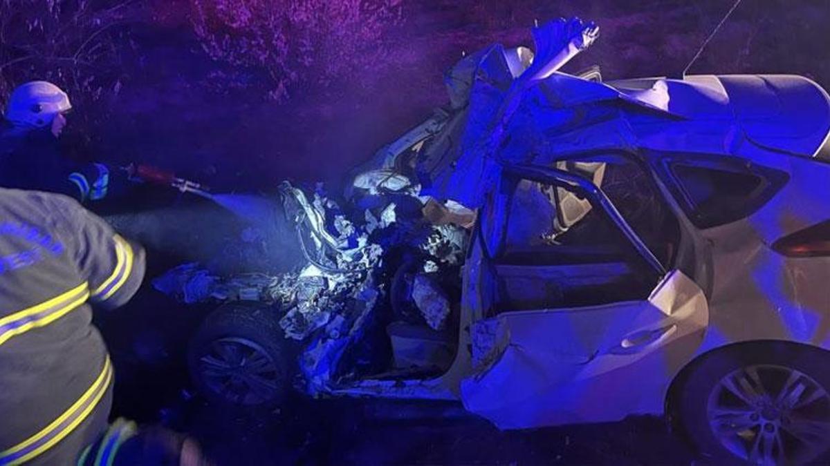 Afyonkarahisar'da beton mikserine çarpan sürücü hayatını kaybetti