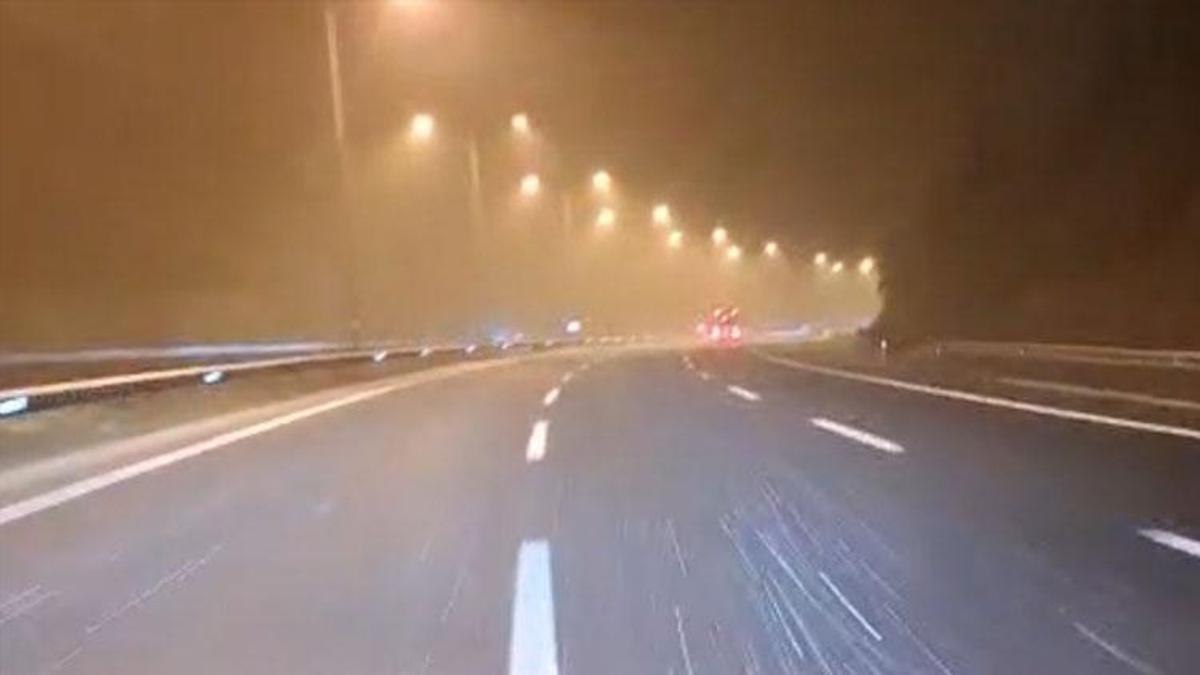 TEM Otoyolu’nun Bolu geçişinde tipi şeklinde kar yağışı