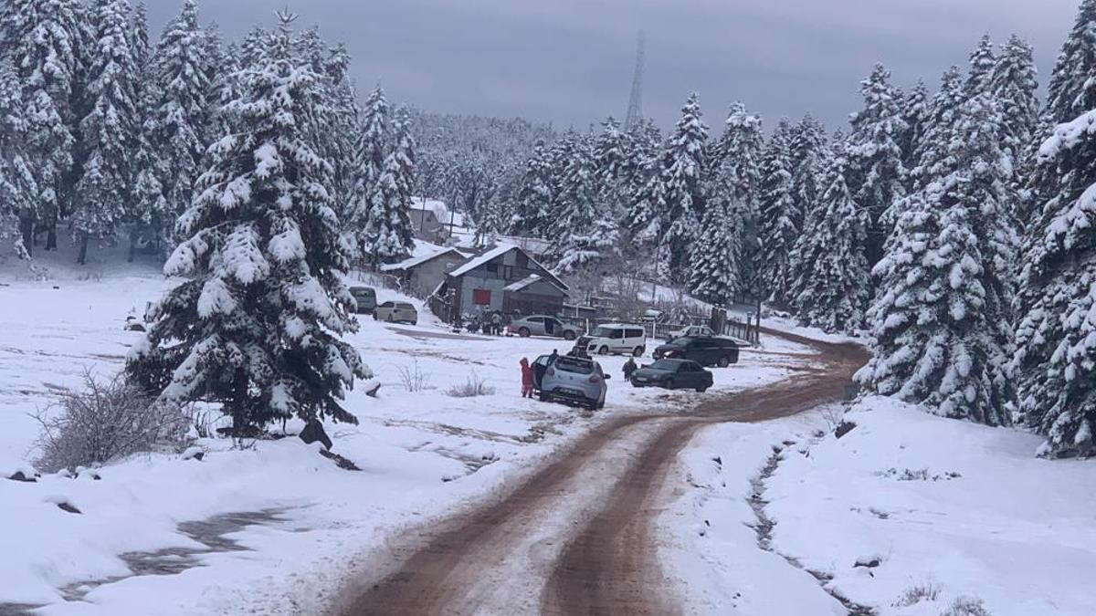 Bolu’da kar kalınlığı 10 santimetreye ulaştı