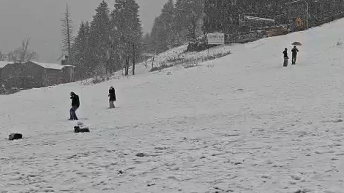 Dünyaca ünlü turizm merkezi Ayder Yaylası beyaza büründü