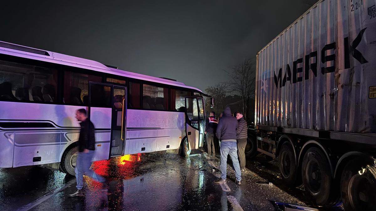 Sakarya'da zincirleme kaza: 12 yaralı