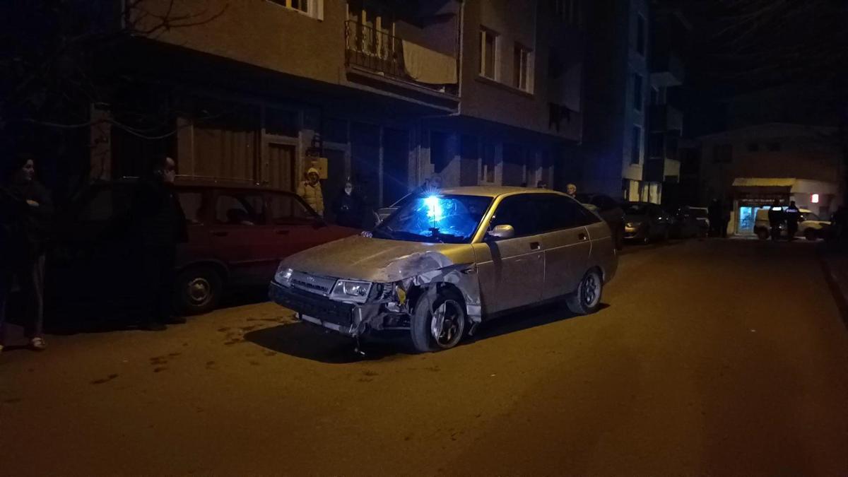 Bursa'da hafif ticari araç ile otomobil çarpıştı: 2 yaralı