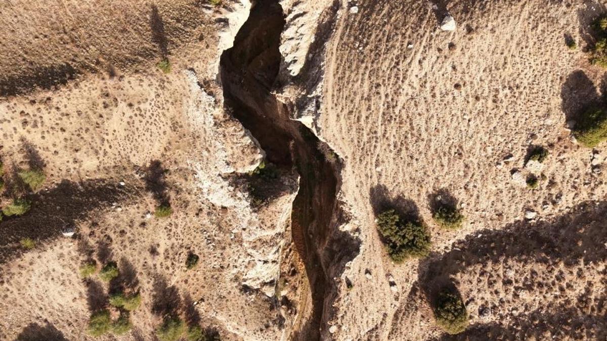 İngiliz gezgin Burdur'da iki köy arasında buldu! Mağara girişine yazdı: 100 yıl sonra görüldü