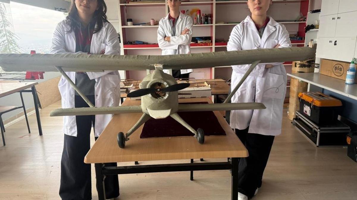 Tokatlı 3 öğrenci tarihin içinden çıkardı! Erbaa Teyyaresi'nin hikayesi proje oldu