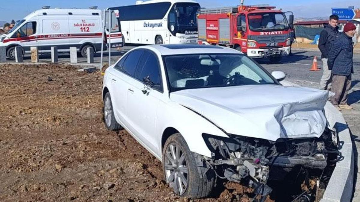 Konya Hüyük’te iki otomobil çarpıştı: 2 yaralı
