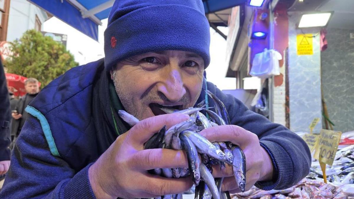 Hamsi 50 liradan 150 liraya çıktı! Yine de ilgi çok yüksek