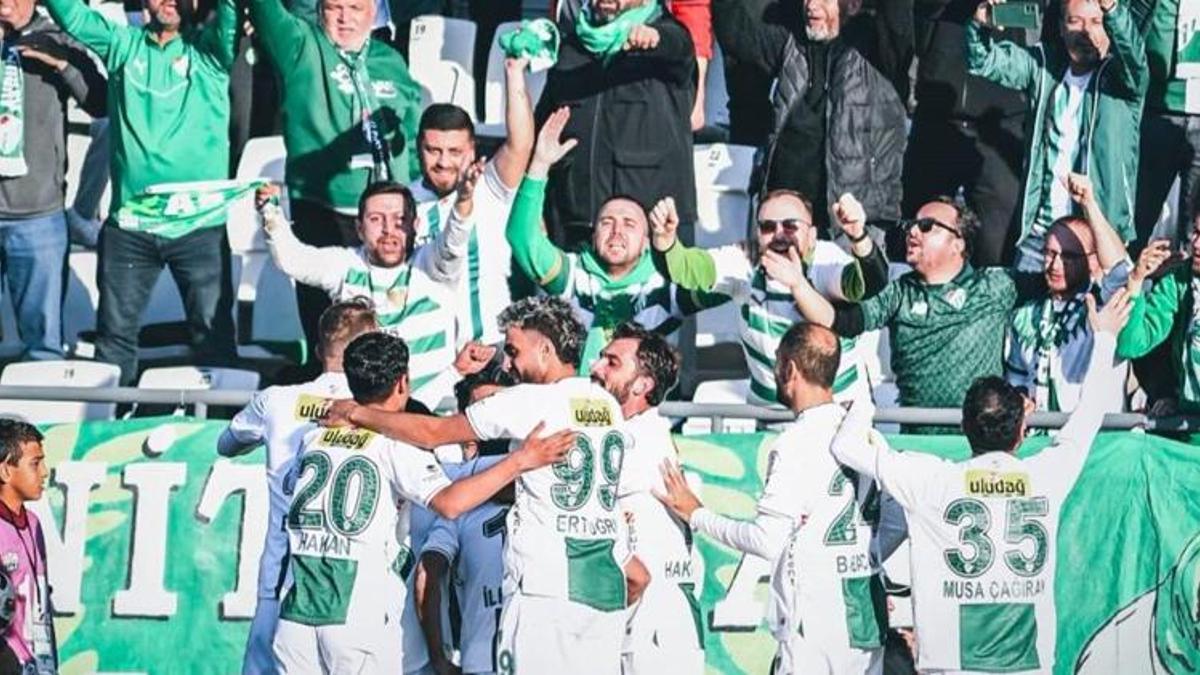 Bursaspor'da Ertuğrul İdris Furat, İlhan Depe ve Muhammet Demir bombası