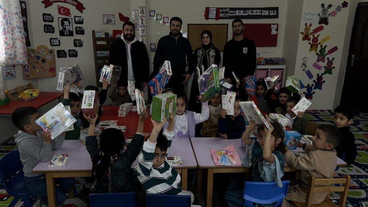 Cilo Dağı eteğinde iyilik hareketi: Köy okullarında başladı!