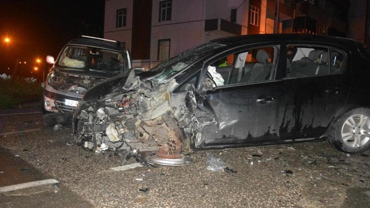 Ünye'de hafif ticari araç ile otomobil kafa kafaya…