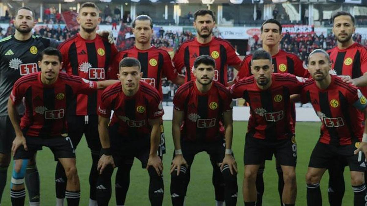 Eskişehirspor taraftarı önünde Balıkesirspor'a farklı yenildi