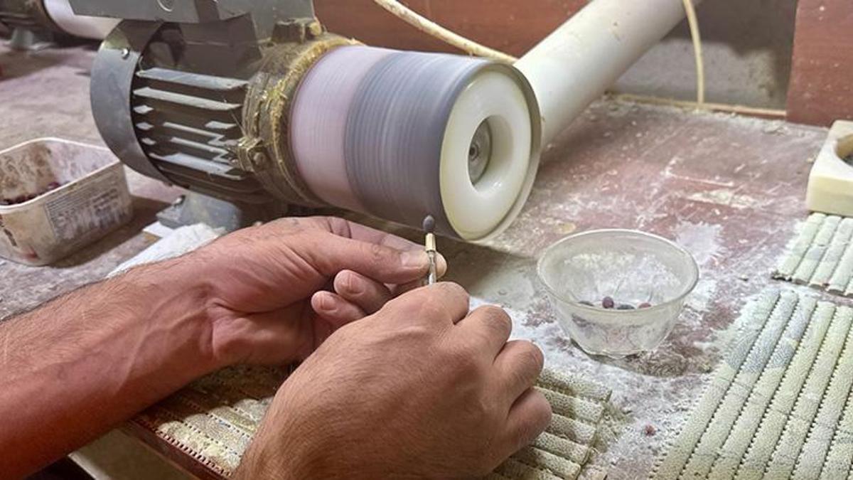 Bu ürünlerin cezaevinde üretildiğine kimse inanmıyor! Oniks taşı onların elinde mücevhere dönüşüyor