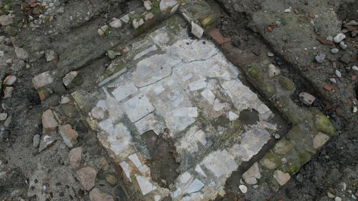 Sapanca Gölü’nde sır perdesi aralanıyor! Sular çekildi, tarih fışkırdı: 'Ayasofya’dan daha eski olabilir'