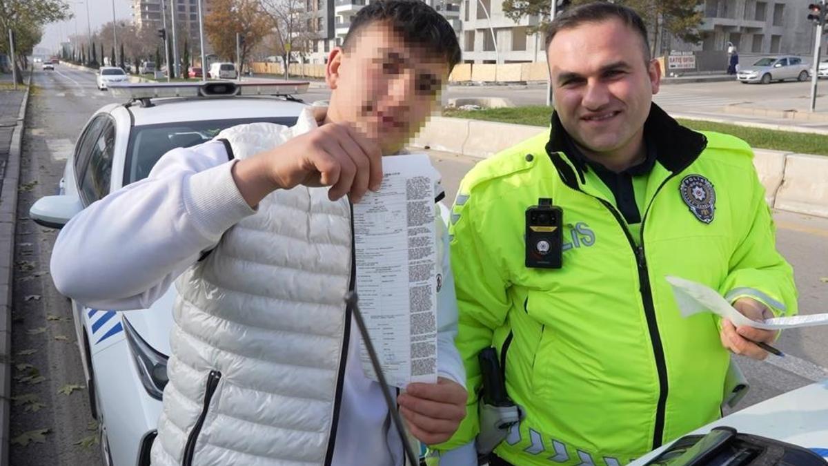 Yolcu kapısından inen ehliyetsiz sürücü drondan kaçamadı! Gafil avlandım dedi, hatıra fotoğrafı çektirdi