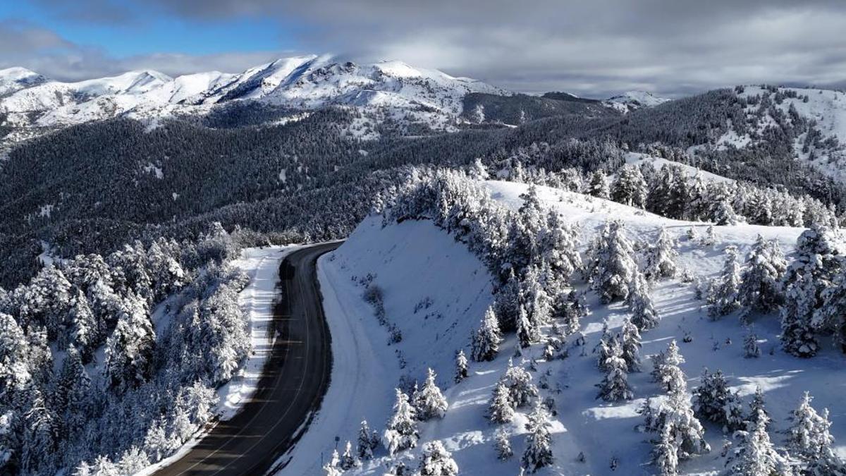 2 bin rakımlı Tersun Dağı geçidinde kış manzaraları görenleri büyülüyor